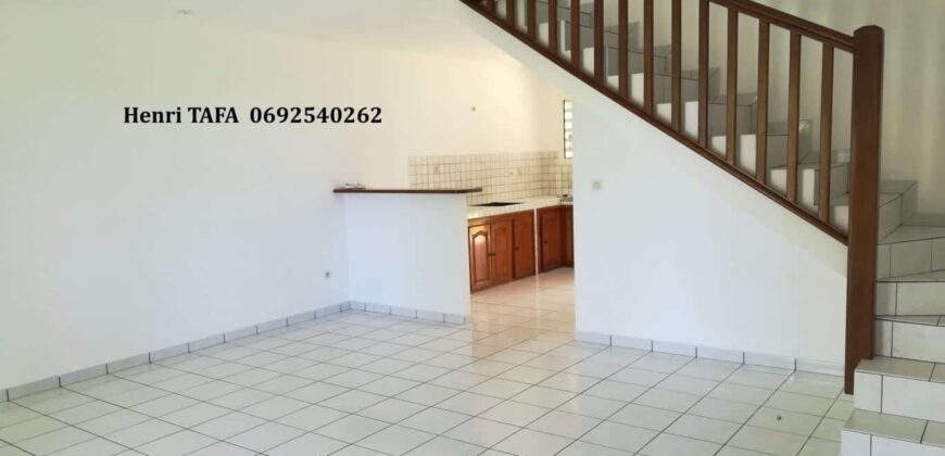 Location d’une villa jumelée de 73.64 m2 située dans un cadre calme proche de toutes commodités à SAINT JOSEPH