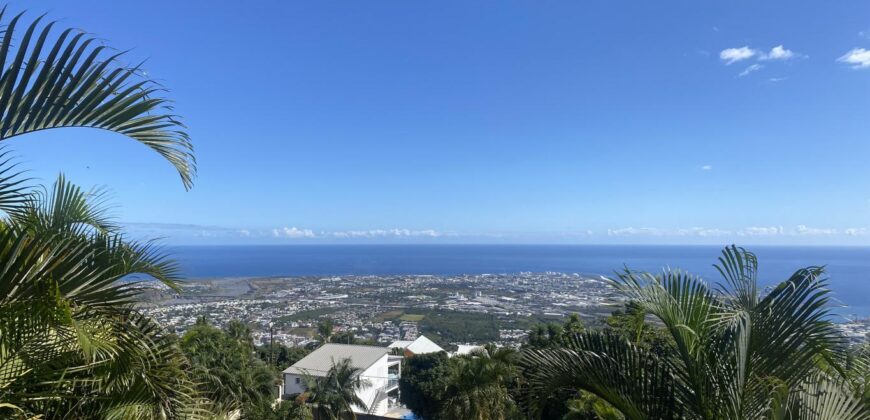 A vendre un appartement T2 offrant vue panoramique sur mer à Pichette la Possession