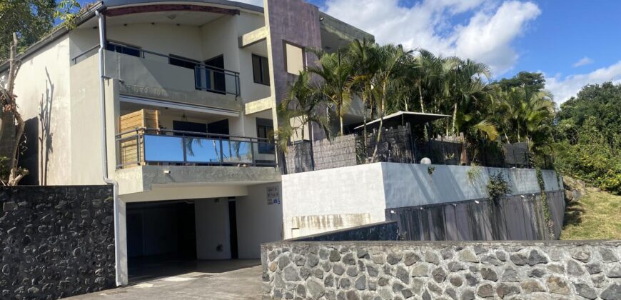 A vendre un appartement T2 offrant vue panoramique sur mer à Pichette la Possession