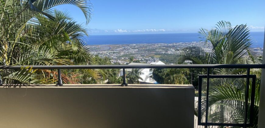 A vendre un appartement T2 offrant vue panoramique sur mer à Pichette la Possession