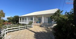 Vente d’une spacieuse villa F4 avec sous-sol sur un terrain arboré de 800m2 située dans le secteur résidentiel du Ruisseau à La Rivière Saint-Louis.