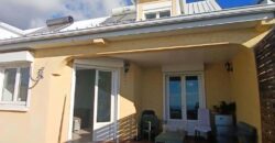 A louer une villa à étage de type F4 avec cour située à Bellemène Saint-Paul.