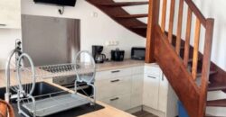 A louer un beau duplex meublé de type F4 avec piscine dans une résidence à Sainte-Clotilde-La Bretagne