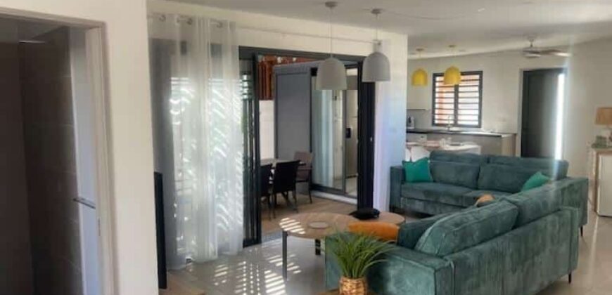 A louer une belle villa T4 meublée située en plein centre-ville de L’Etang Salé