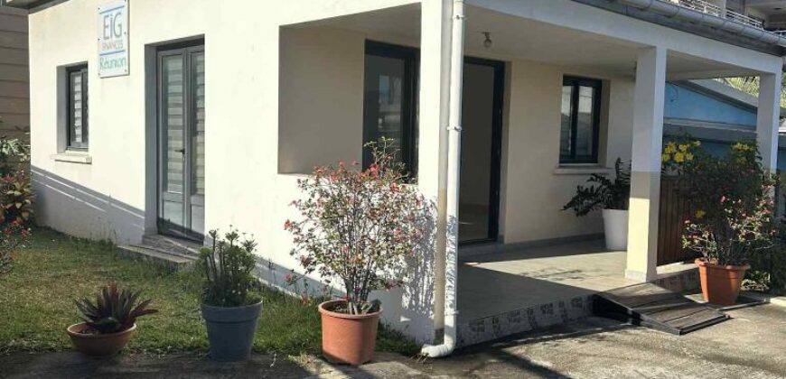 Location d’un local professionnel de 51 m2 situé à Terre Sainte