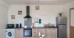 A louer un charmant appartement meublé de 51m2 situé dans une zone résidentielle de Saint Leu
