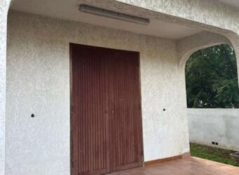 A louer une grande villa F6 pour activité professionnelle à deux pas des commerces à Saint-Louis