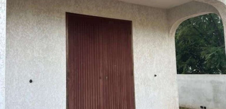 A louer une grande villa F6 pour activité professionnelle à deux pas des commerces à Saint-Louis