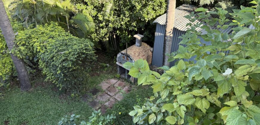 À vendre villa R+1 avec deux logements indépendants et vue panoramique située à l’entrée sud des Avirons