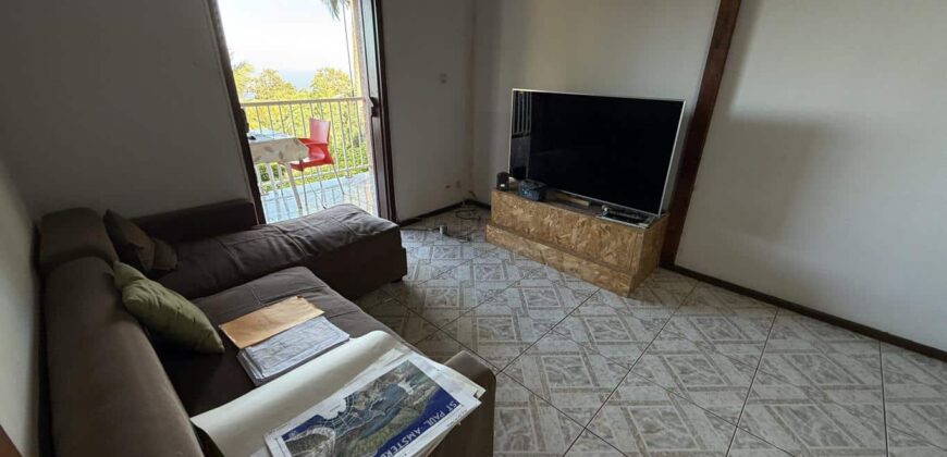 À vendre villa R+1 avec deux logements indépendants et vue panoramique située à l’entrée sud des Avirons