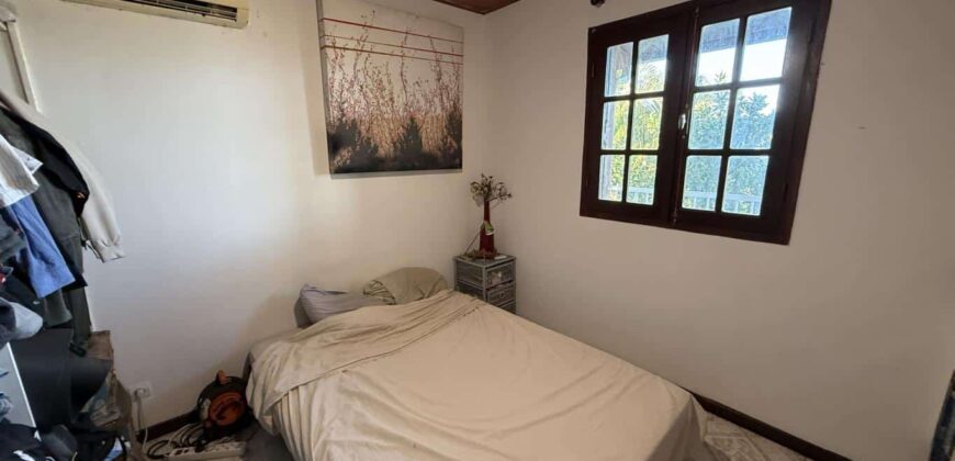 À vendre villa R+1 avec deux logements indépendants et vue panoramique située à l’entrée sud des Avirons