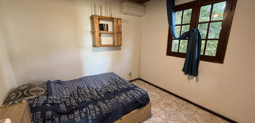 À vendre villa R+1 avec deux logements indépendants et vue panoramique située à l’entrée sud des Avirons