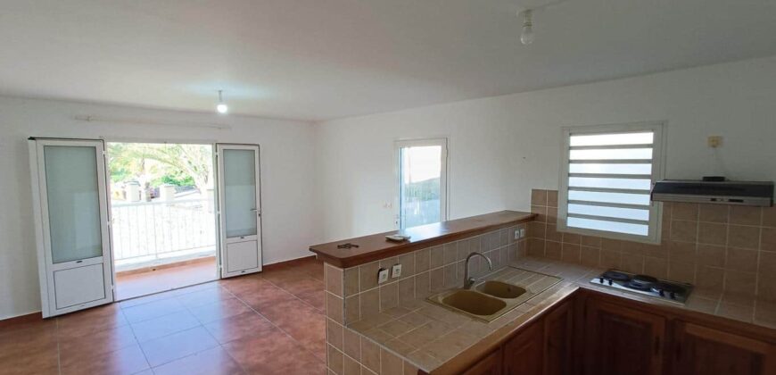 A vendre un appartement T3 de 71m2 avec varangue à proximité des commerces à Saint Benoit