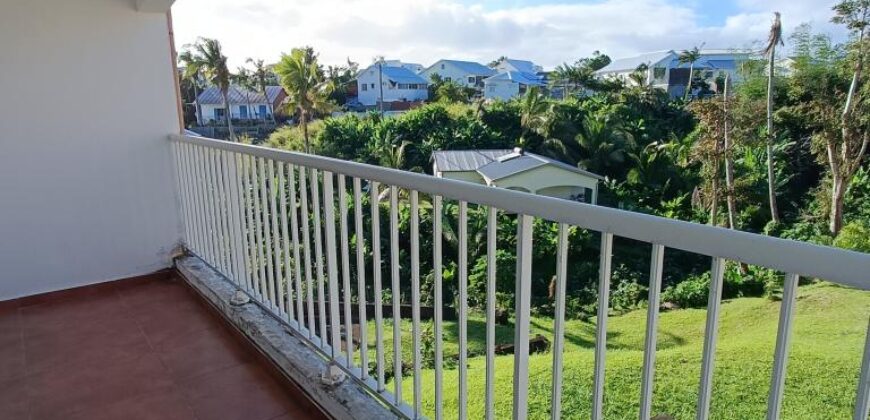 A vendre un appartement T3 de 71m2 avec varangue à proximité des commerces à Saint Benoit