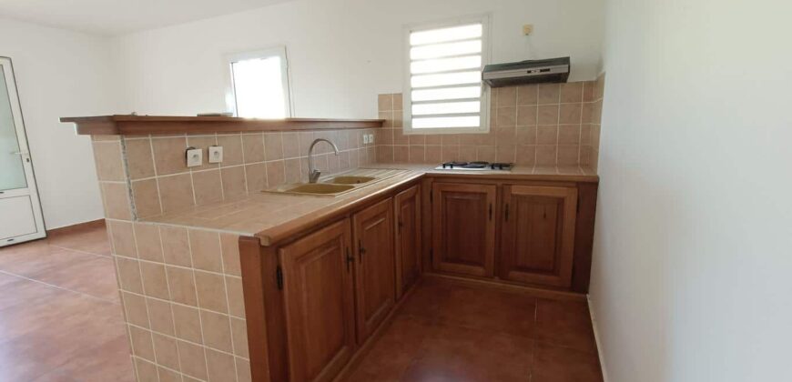 A vendre un appartement T3 de 71m2 avec varangue à proximité des commerces à Saint Benoit