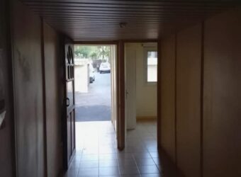 A louer deux bureaux professionnels de 40 m2 situés à Saint Gilles Les Bains