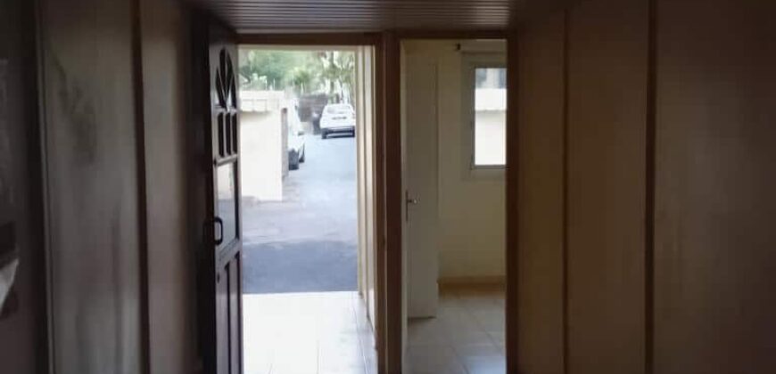 A louer deux bureaux professionnels de 40 m2 situés à Saint Gilles Les Bains