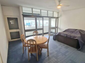 Location d’un agréable T2 de 76 m2 situé dans une petite résidence en plein centre-ville de Saint Benoit