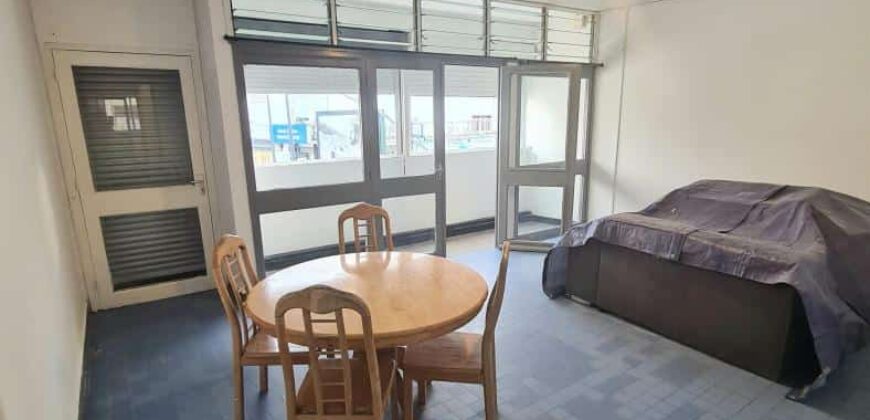 Location d’un agréable T2 de 76 m2 situé dans une petite résidence en plein centre-ville de Saint Benoit
