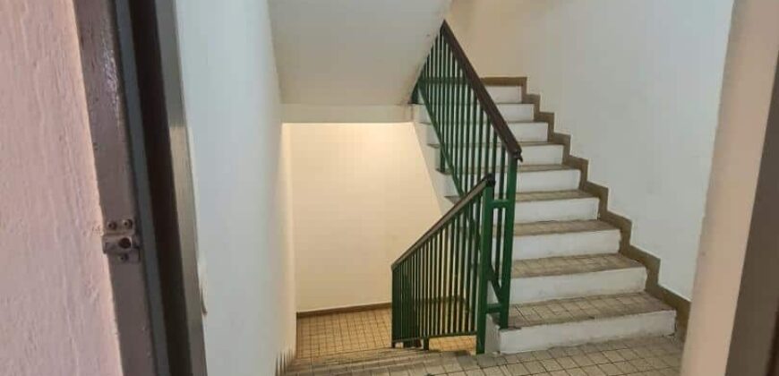 Location d’un agréable T2 de 76 m2 situé dans une petite résidence en plein centre-ville de Saint Benoit