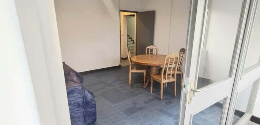 Location d’un agréable T2 de 76 m2 situé dans une petite résidence en plein centre-ville de Saint Benoit