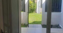 À louer une charmante villa T3 de 57 m2 située dans une petite résidence calme proche du centre-ville de Bras Panon