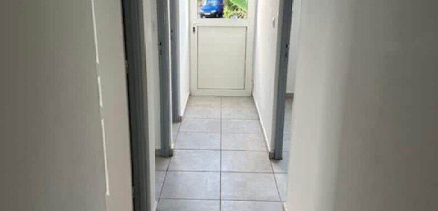 À louer une charmante villa T4 de 84.50 située à l’entrée du chemin Boissy proche du centre-ville de Saint Pierre