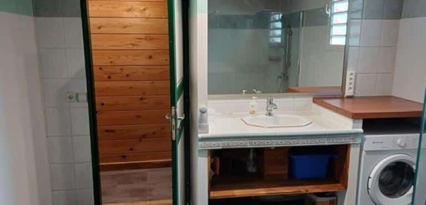 A vendre une agréable villa de plain-pied sur un beau terrain paysagé proche de la plage à Saint-André