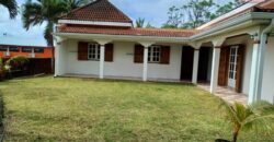 A vendre une agréable villa de plain-pied sur un beau terrain paysagé proche de la plage à Saint-André
