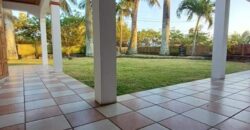 A vendre une agréable villa de plain-pied sur un beau terrain paysagé proche de la plage à Saint-André