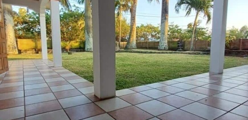 A vendre une agréable villa de plain-pied sur un beau terrain paysagé proche de la plage à Saint-André