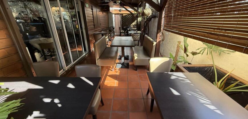 À vendre restaurant traditionnel avec murs et fonds situé en plein cœur de la ville du Port