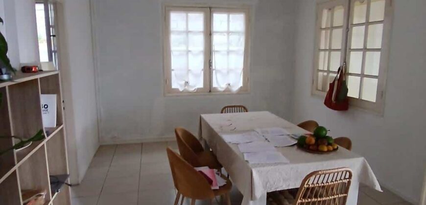 A louer une villa de 90m2 située dans le quartier du Guillaume à Saint-Paul.