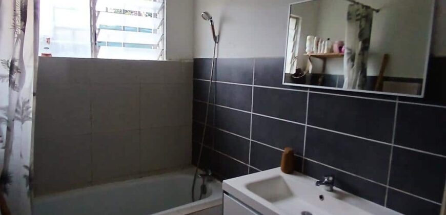 A louer une villa de 90m2 située dans le quartier du Guillaume à Saint-Paul.