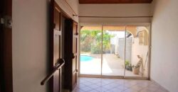 Location d’une charmante villa de 136.11m2 avec piscine située dans un environnement verdoyant à Saint-Gilles les Hauts