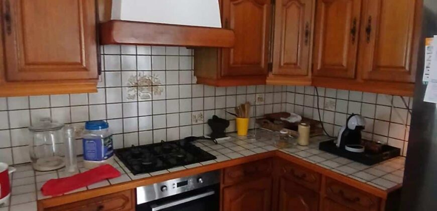 Location d’une charmante villa de 136.11m2 avec piscine située dans un environnement verdoyant à Saint-Gilles les Hauts