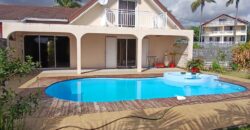 Location d’une charmante villa de 136.11m2 avec piscine située dans un environnement verdoyant à Saint-Gilles les Hauts