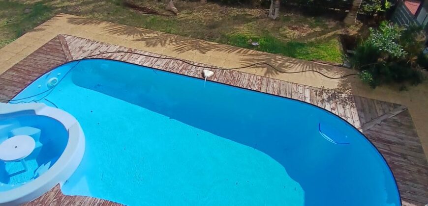 Location d’une charmante villa de 136.11m2 avec piscine située dans un environnement verdoyant à Saint-Gilles les Hauts