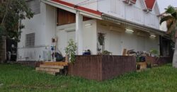 En vente une villa F7/8 en duplex à rafraîchir située au Tampon