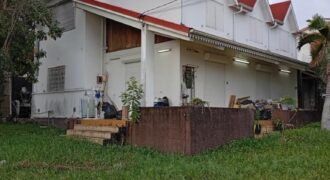 En vente une villa F7/8 en duplex à rafraîchir située au Tampon