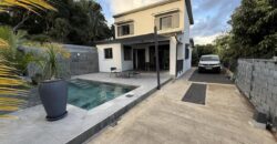 À vendre villa neuve en R+1 d’environ 100 m2 avec piscine à proximité du centre-ville d’Etang Salé les Hauts