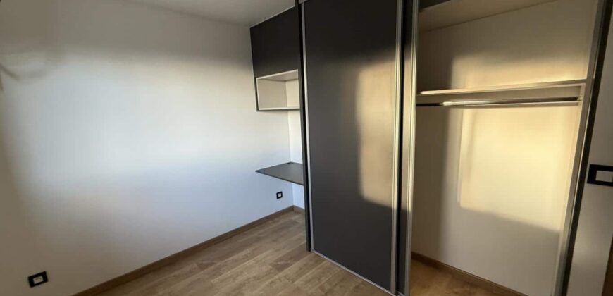 À vendre villa neuve en R+1 d’environ 100 m2 avec piscine à proximité du centre-ville d’Etang Salé les Hauts