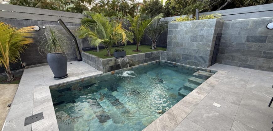 À vendre villa neuve en R+1 d’environ 100 m2 avec piscine à proximité du centre-ville d’Etang Salé les Hauts