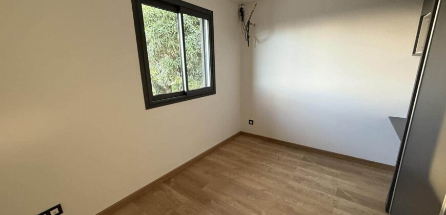 À vendre villa neuve en R+1 d’environ 100 m2 avec piscine à proximité du centre-ville d’Etang Salé les Hauts