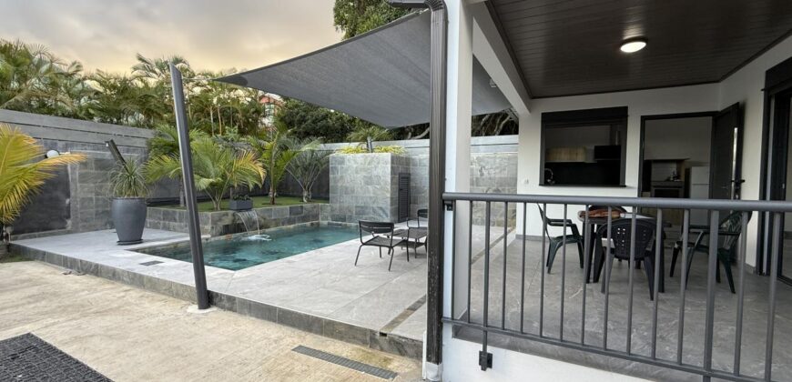 À vendre villa neuve en R+1 d’environ 100 m2 avec piscine à proximité du centre-ville d’Etang Salé les Hauts