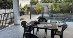 À vendre villa neuve en R+1 d’environ 100 m2 avec piscine à proximité du centre-ville d’Etang Salé les Hauts