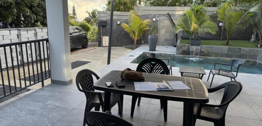 À vendre villa neuve en R+1 d’environ 100 m2 avec piscine à proximité du centre-ville d’Etang Salé les Hauts
