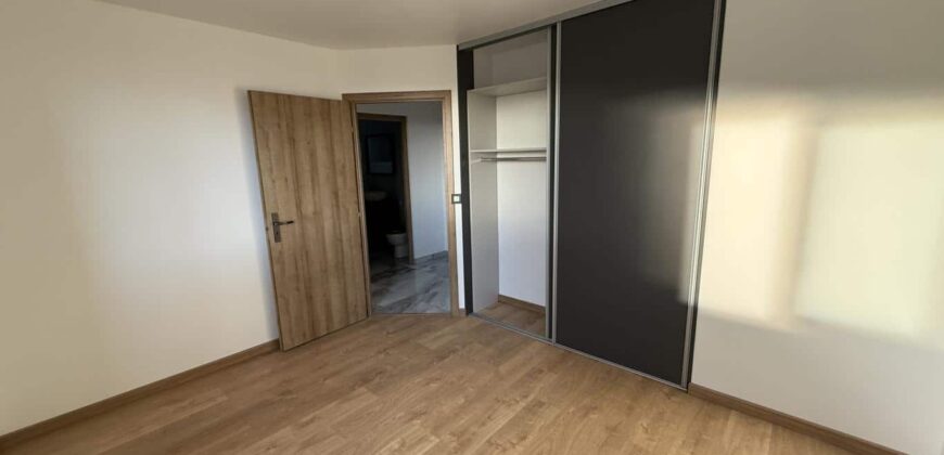 À vendre villa neuve en R+1 d’environ 100 m2 avec piscine à proximité du centre-ville d’Etang Salé les Hauts