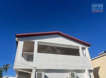 A louer appartement T4 meublé atypique situé au-dessus d’une villa à Etang Salé