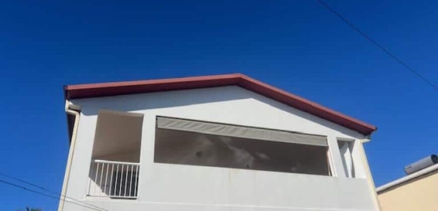 A louer appartement T4 meublé atypique situé au-dessus d’une villa à Etang Salé